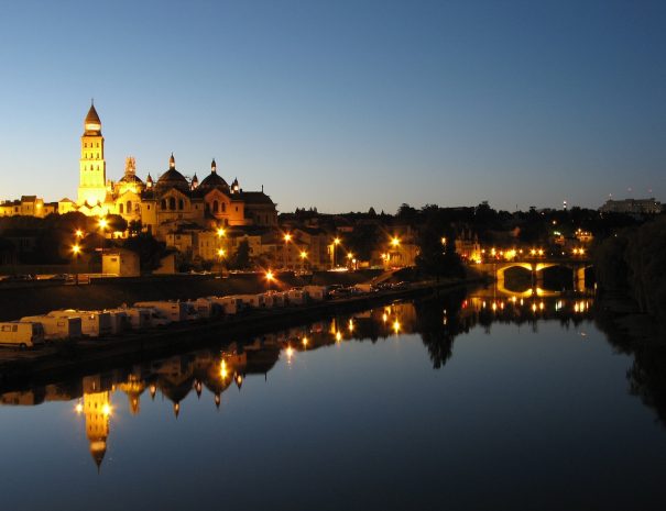 Cathédrale by night